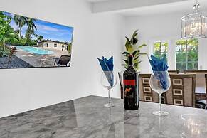 New Pool House 3-bedroom Home Victoria Park