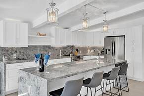 New Pool House 3-bedroom Home Victoria Park