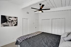 New Pool House 3-bedroom Home Victoria Park