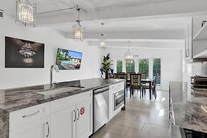 New Pool House 3-bedroom Home Victoria Park