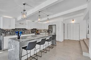 New Pool House 3-bedroom Home Victoria Park