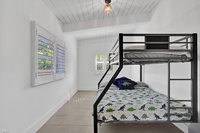 New Pool House 3-bedroom Home Victoria Park