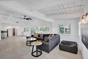 New Pool House 3-bedroom Home Victoria Park