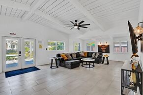 New Pool House 3-bedroom Home Victoria Park