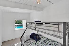 New Pool House 3-bedroom Home Victoria Park