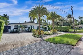 New Pool House 3-bedroom Home Victoria Park