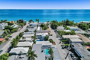 Waves on Desoto 1 bed Pool View 6