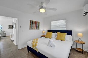 Waves on Desoto 1 bed Pool View 6