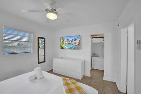 Waves on Desoto 1 bed Pool View 6