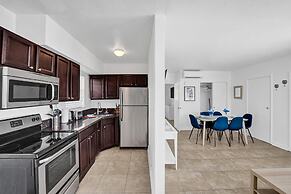 Waves on Desoto 1 bed Pool View 6