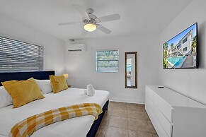 Waves on Desoto 1 bed Pool View 6