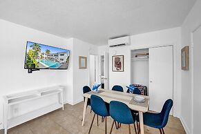 Waves on Desoto 1 bed Pool View 6