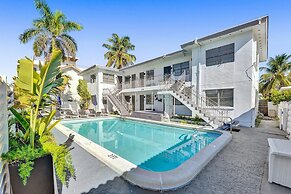 Waves on Desoto 1 bed Pool View 6