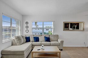 Waves on Desoto 1 bed Pool View 6