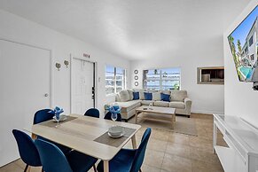 Waves on Desoto 1 bed Pool View 6