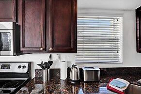 Waves on Desoto 1 bed Pool View 6