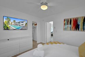 Waves on Desoto 1 bed Pool View 6