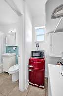 Waves on Desoto Beautiful Studio 8