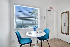 Waves on Desoto Beautiful Studio 8