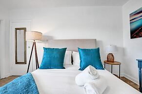 Waves on Desoto Beautiful Studio 8