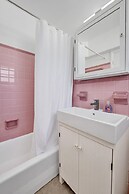 Waves on Desoto Beautiful Studio