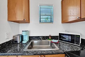 Waves on Desoto Beautiful Studio