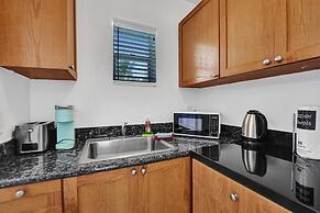 Waves on Desoto Beautiful Studio