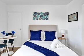 Waves on Desoto Deluxe Studio 9