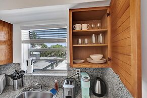 Waves on Desoto Deluxe Studio 9