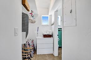 Waves on Desoto Deluxe Studio 9