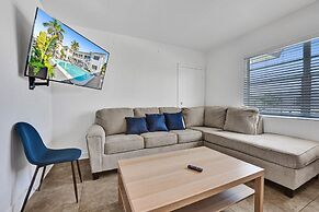 Waves on Desoto Deluxe Studio 9