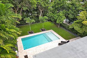 Hibiscus House in Fort Lauderdale