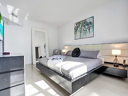 Tides N-11g in Hollywood