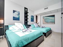 Tides N-11g in Hollywood