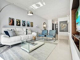 Tides N-11g in Hollywood