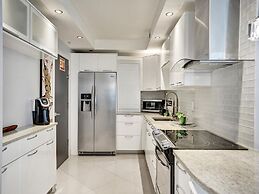 Tides N-11g in Hollywood