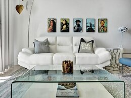 Tides N-11g in Hollywood