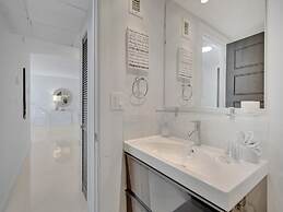 Tides N-11g in Hollywood