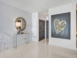 Tides N-11g in Hollywood