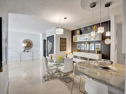 Tides N-11g in Hollywood