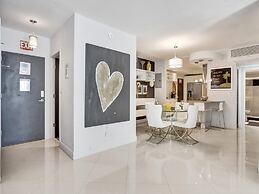 Tides N-11g in Hollywood