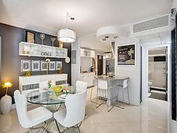 Tides N-11g in Hollywood