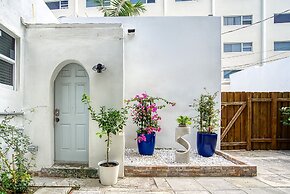 Casa Roselle 2 in Hollywood