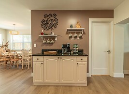 The Aqua Villa in Hollywood