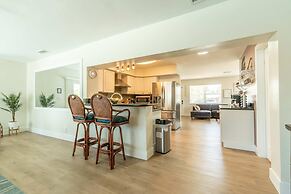 The Aqua Villa in Hollywood