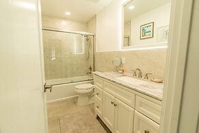 The Aqua Villa in Hollywood