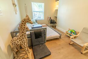 The Aqua Villa in Hollywood