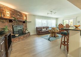 The Aqua Villa in Hollywood