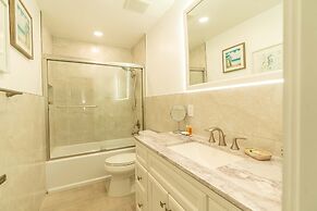 The Aqua Villa in Hollywood