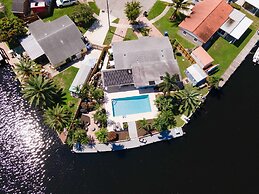 The Aqua Villa in Hollywood